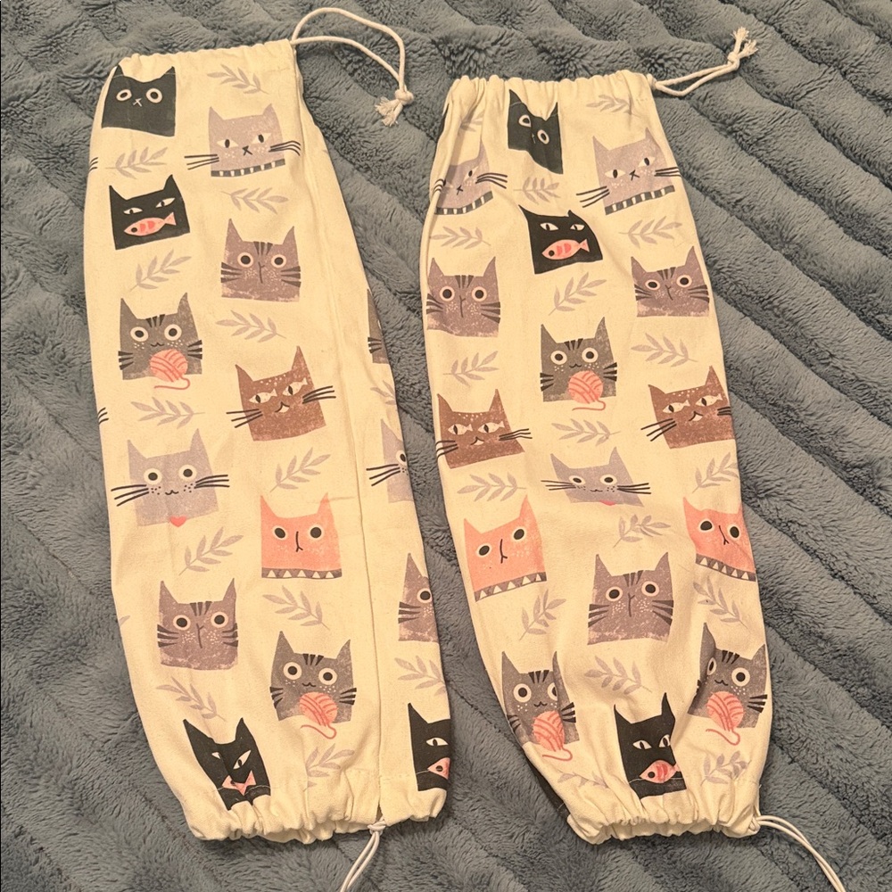 grocery bag storage holders with cat pattern